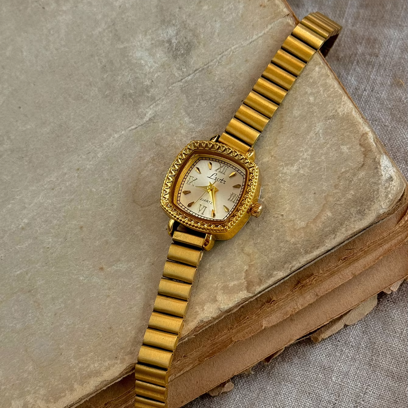 French Classic Retro Style Watch