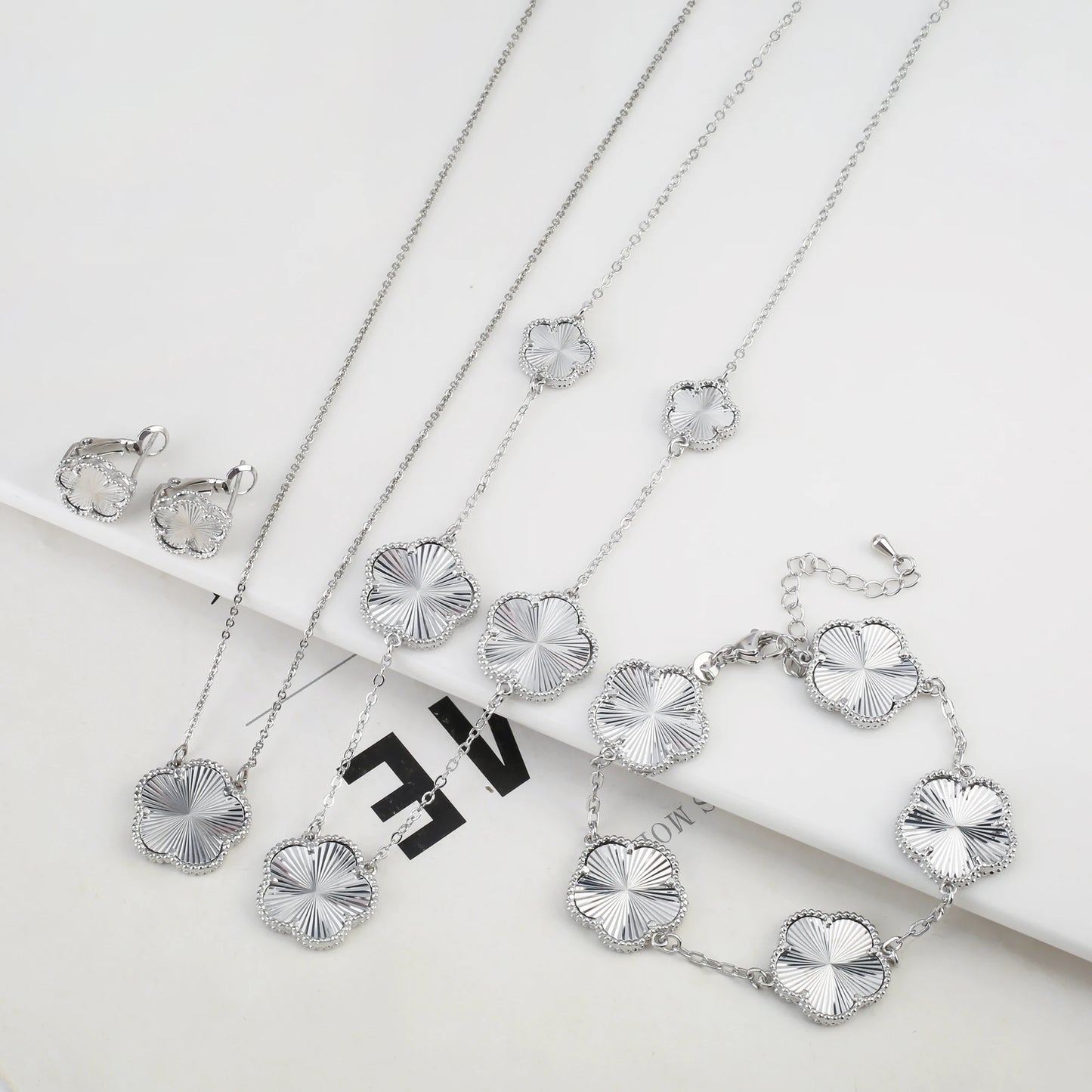 Five Leaf Flower Set